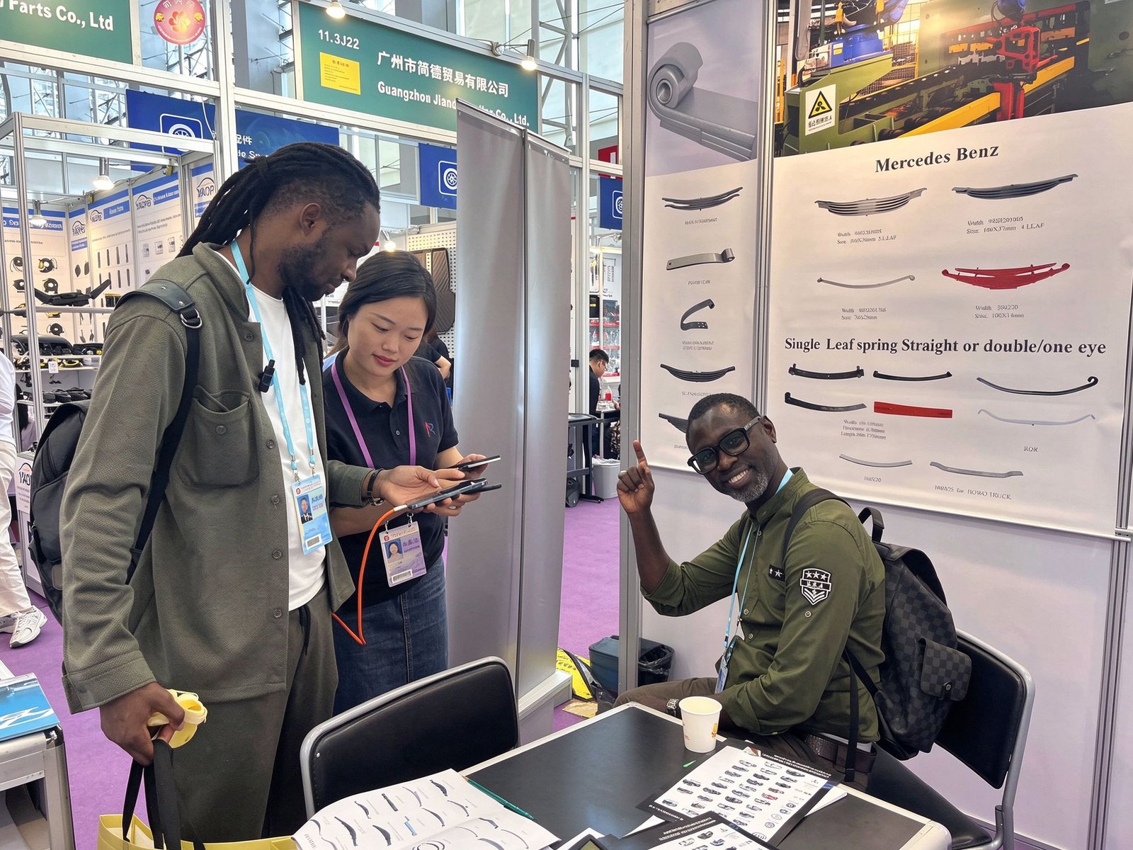 Qiangbang team meeting global customers at international trade show booth